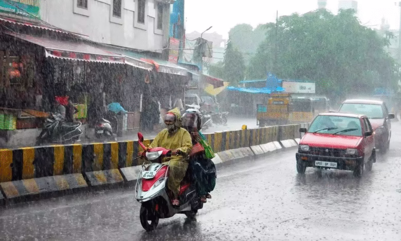 Telangana rains, Hyderabad traffic jam, Hyderabad waterlogging, Telangana weather alert, GHMC flood response