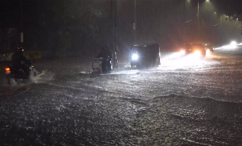 Sudden downpour lashes Hyderabad, traffic crawls on waterlogged roads