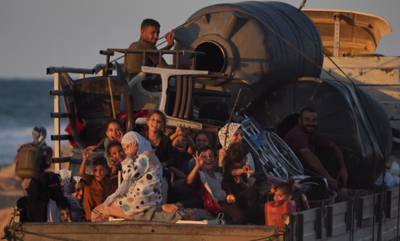 Thousands of Palestinians return to devastated Gaza as ceasefire takes effect