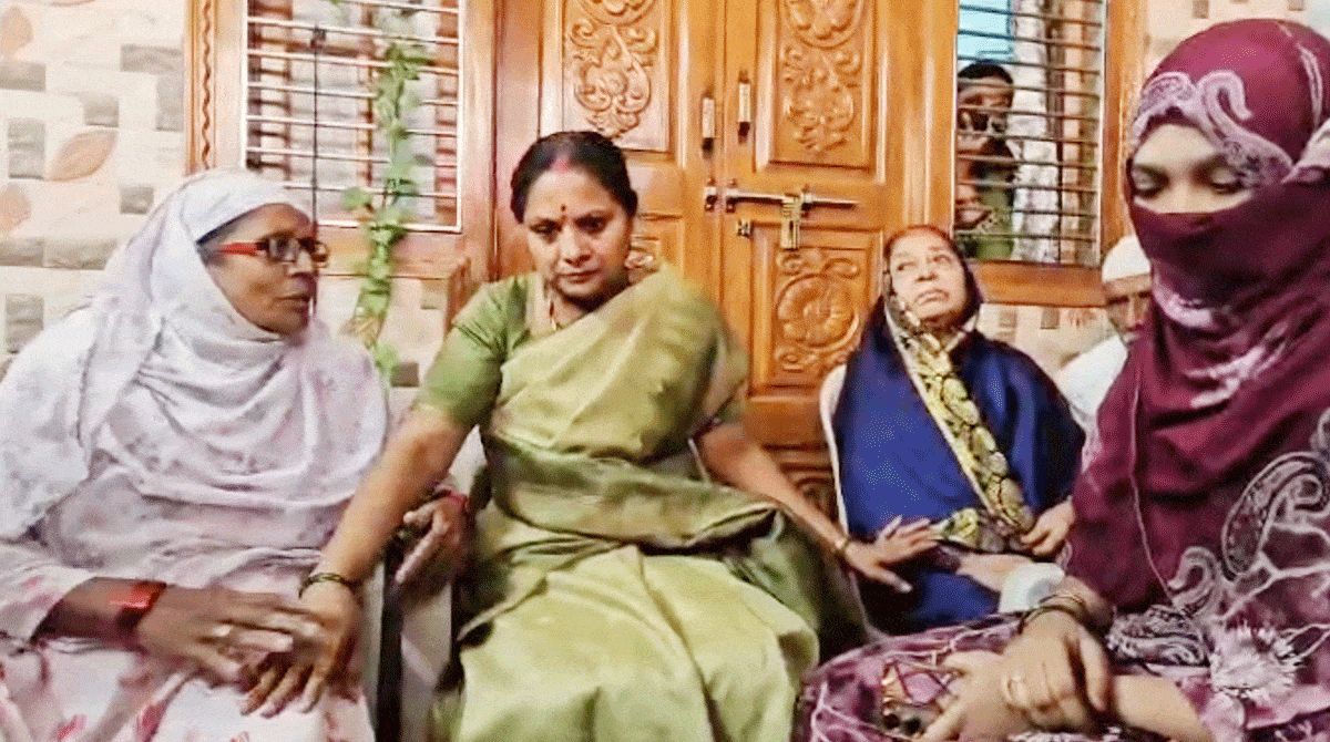 Madina Bus Accident, Kavitha Meets Families, Telangana Ex-Gratia Demand