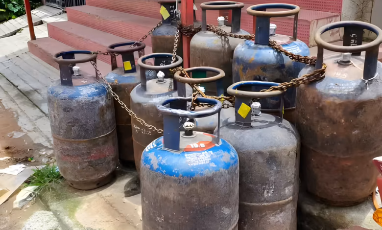 Commercial LPG Cylinder Price Hiked By Rs 993