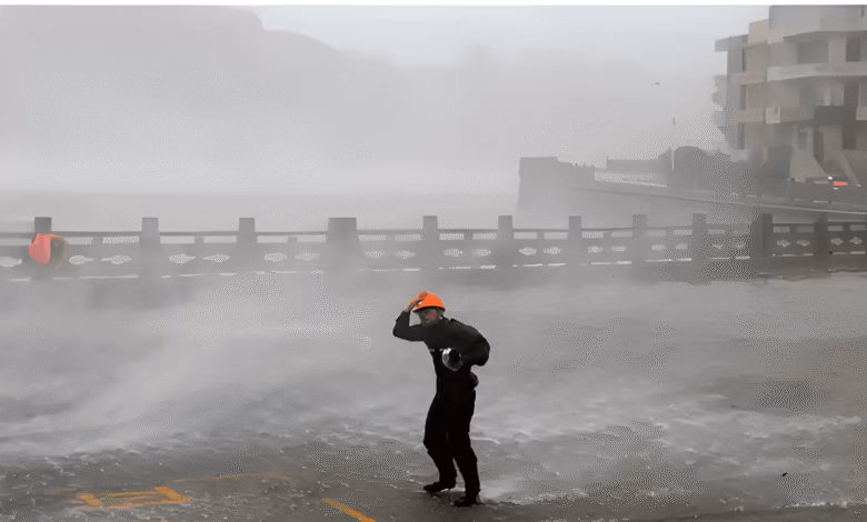 Typhoon 'Dolphin' is threatening China